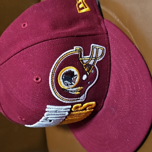 New Era Washington Redskins Fitted Hat Size 7 3/8 Burgundy NFL Cap - Picture 2 of 5